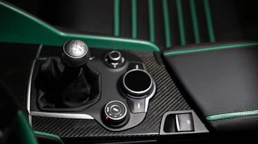 Alfa Romeo Giulia SWB Zagato – console