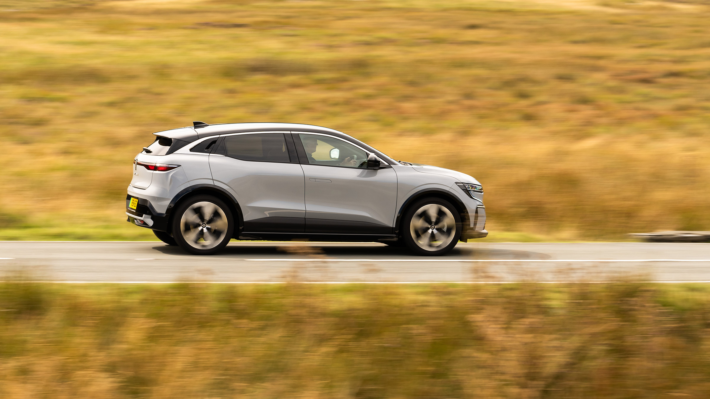Renault Megane E-tech – side