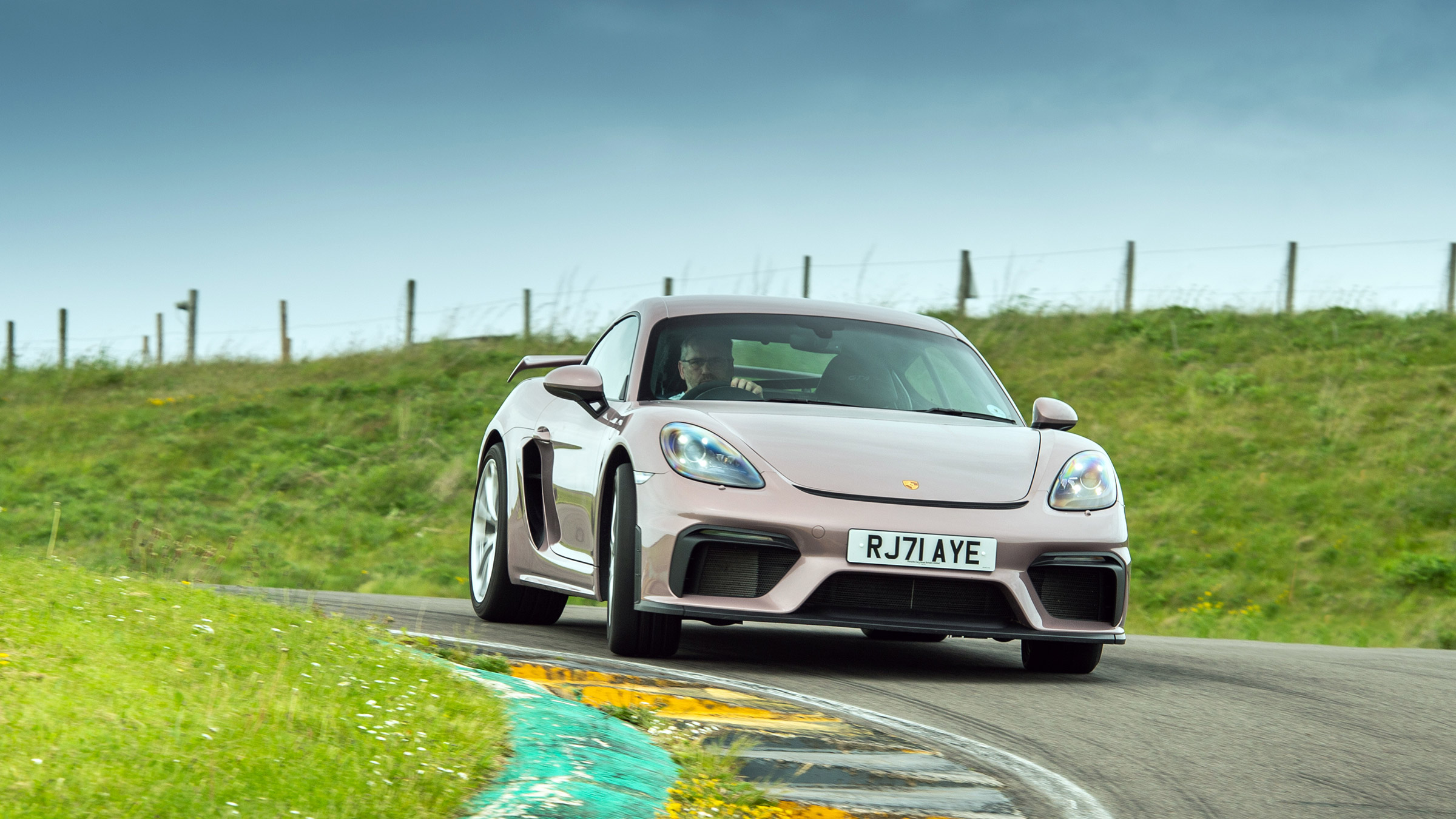 Porsche 718 GT4 – on track