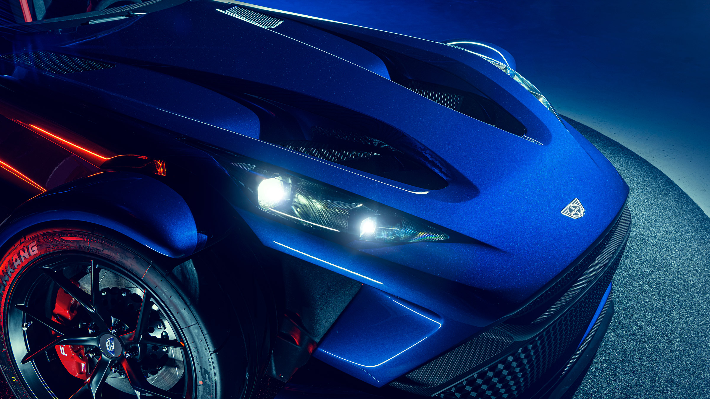 Donkervoorte F22 – bonnet