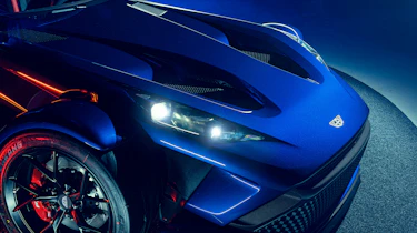 Donkervoorte F22 – bonnet