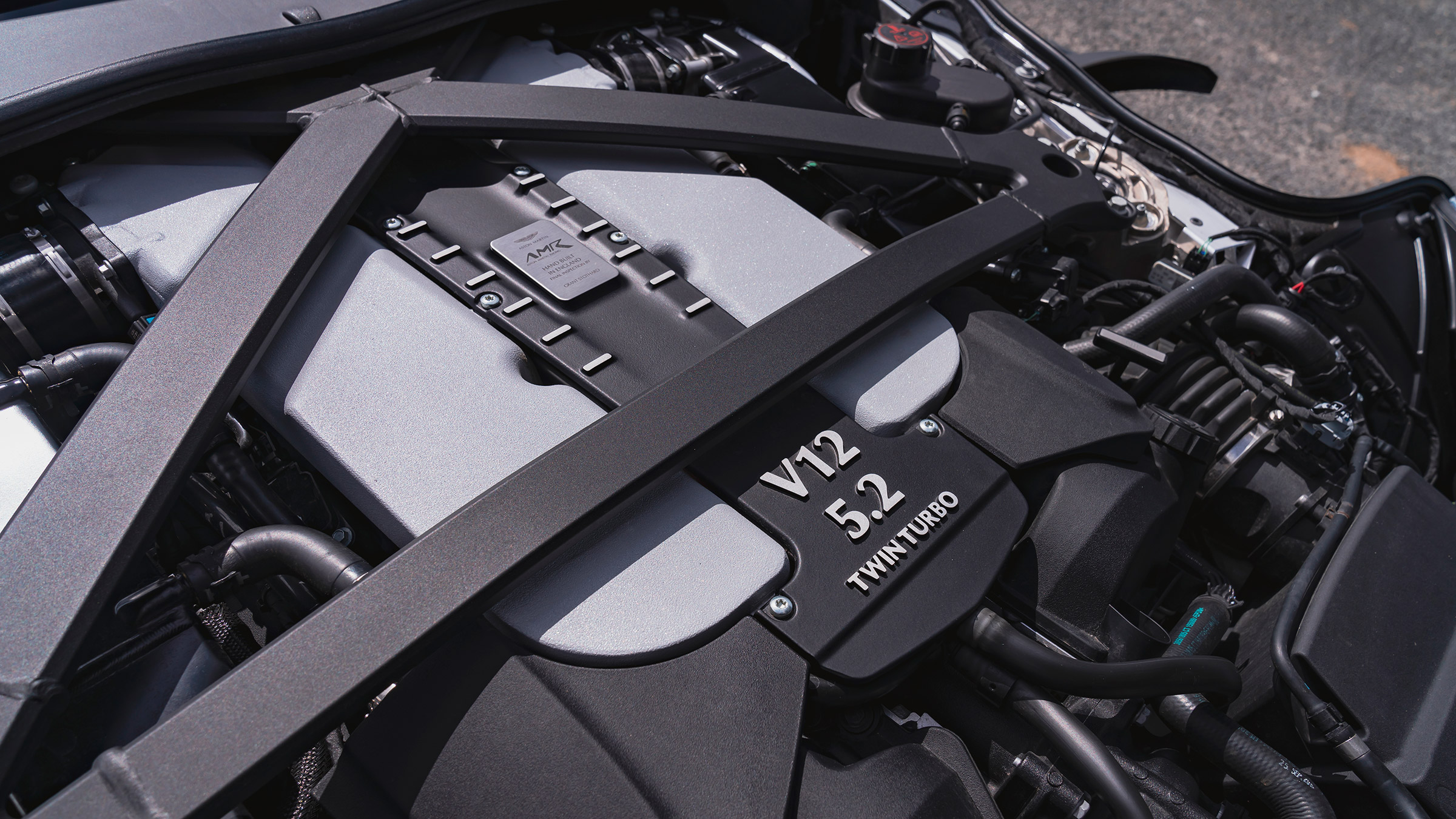 Aston Martin DB11 AMR – engine