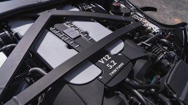 Aston Martin DB11 AMR – engine