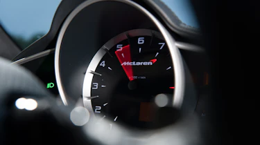 McLaren MP4-12C – tacho