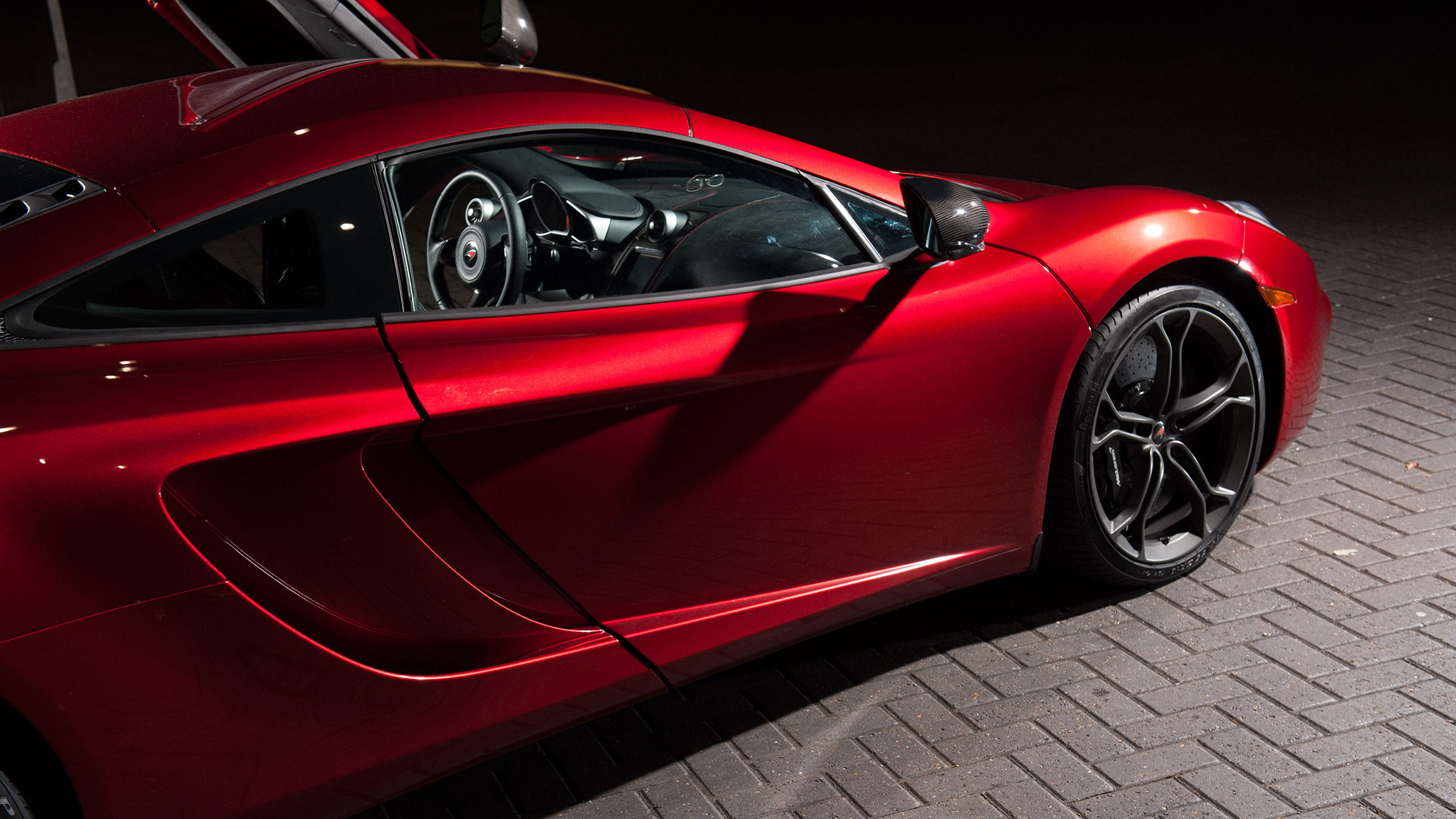 McLaren MP4-12C – door