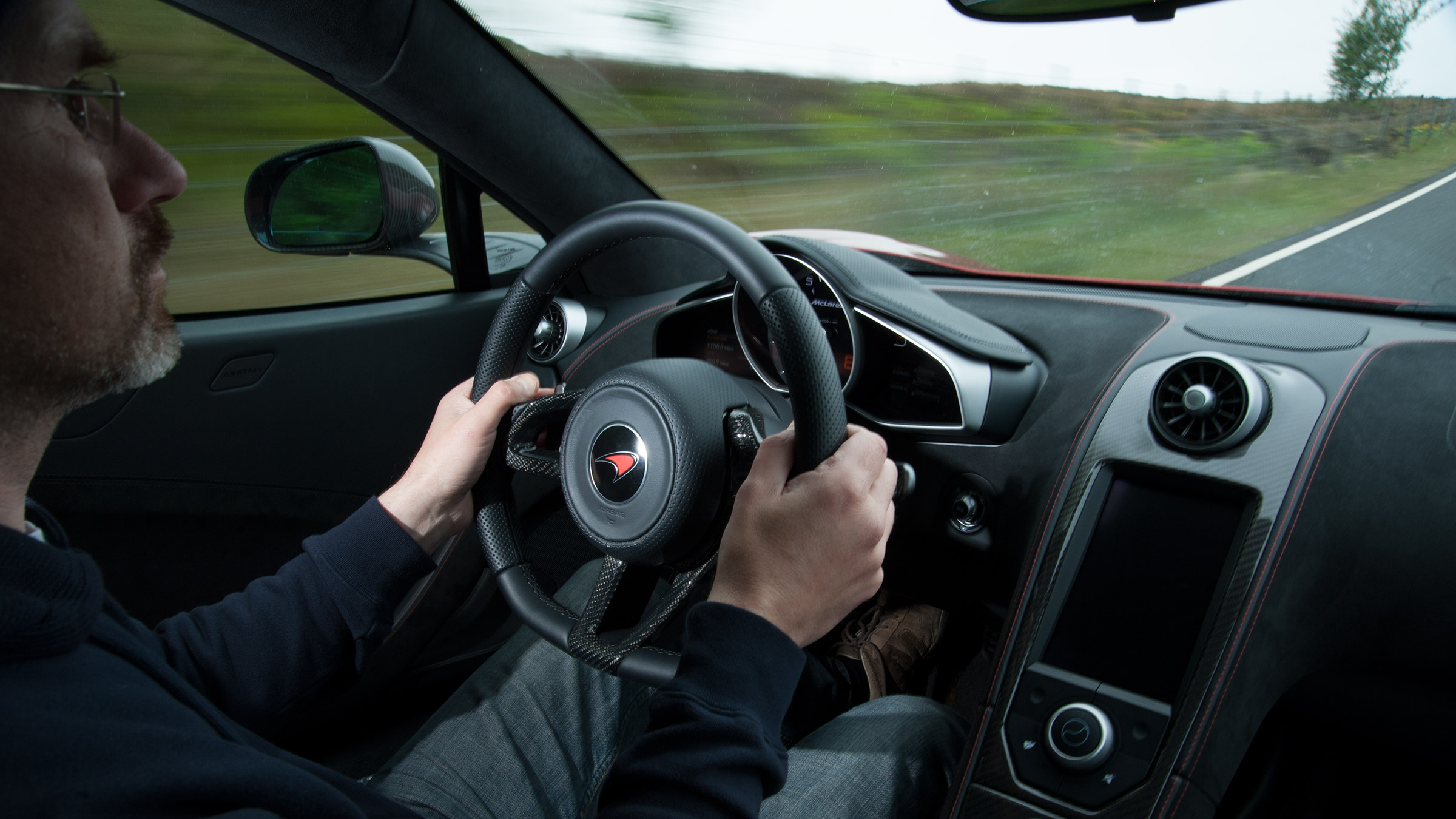 McLaren MP4-12C – int driving