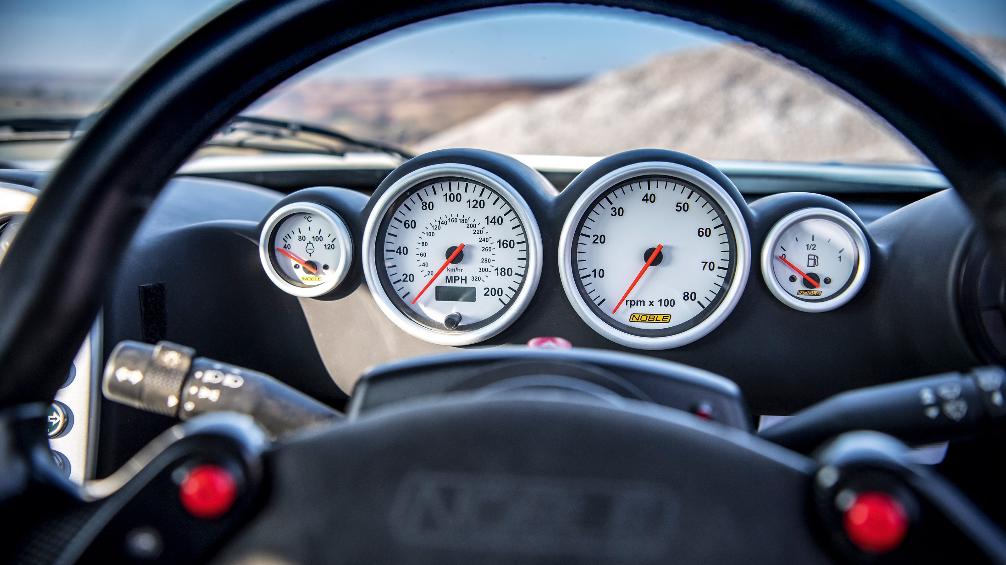 Noble M400