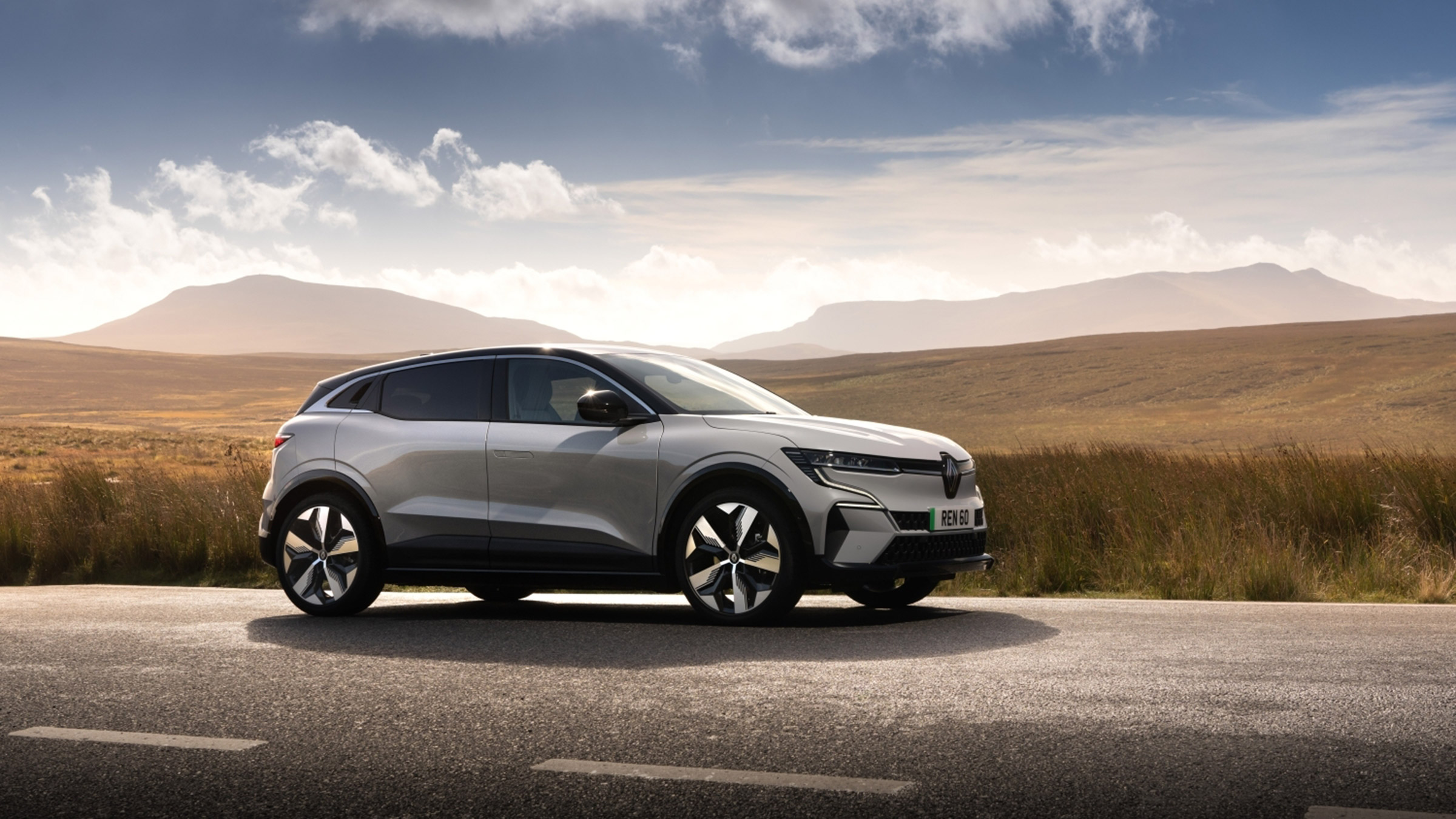 Renault Megane E-tech – side