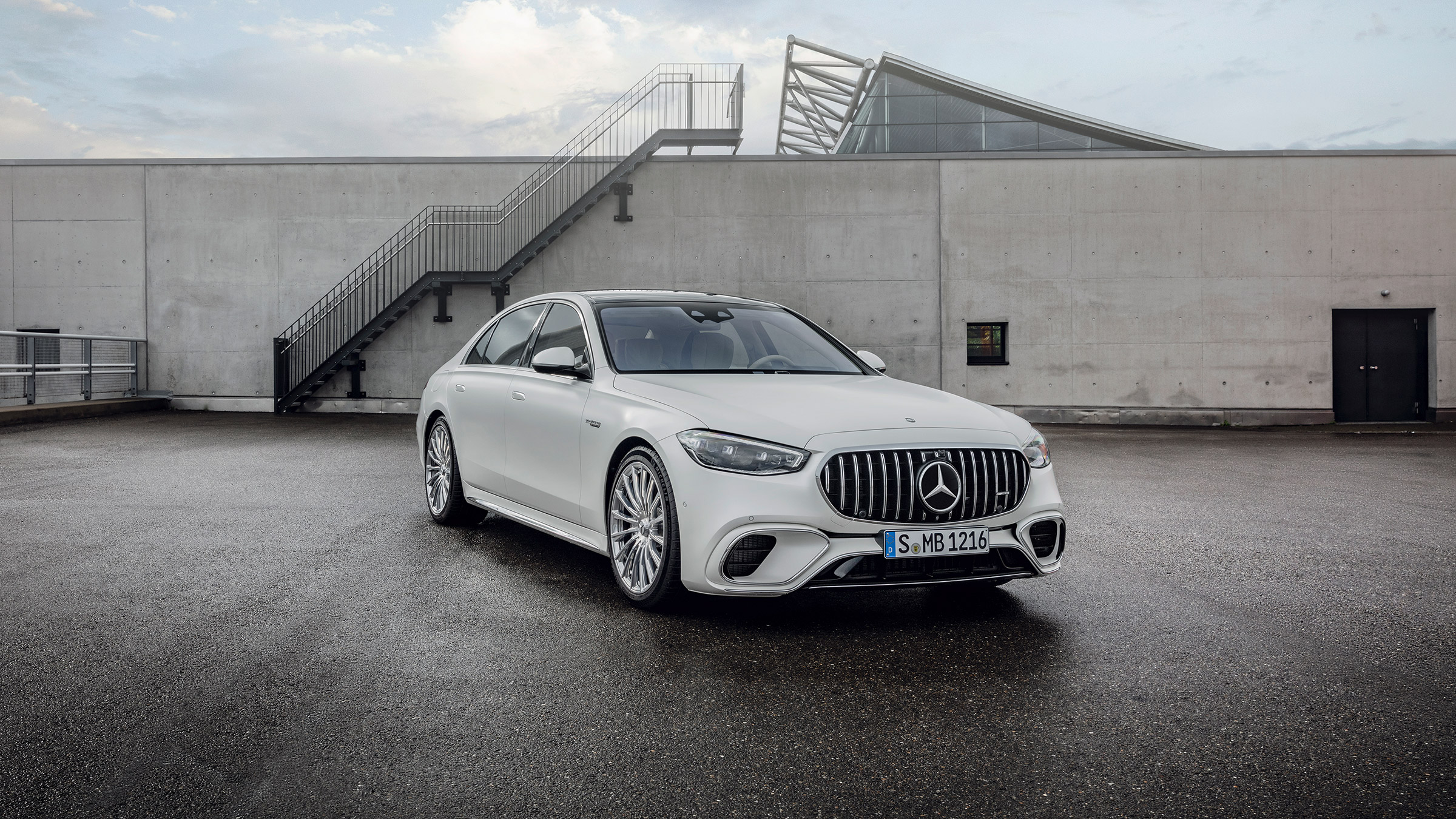Mercedes-AMG S63 header – nose