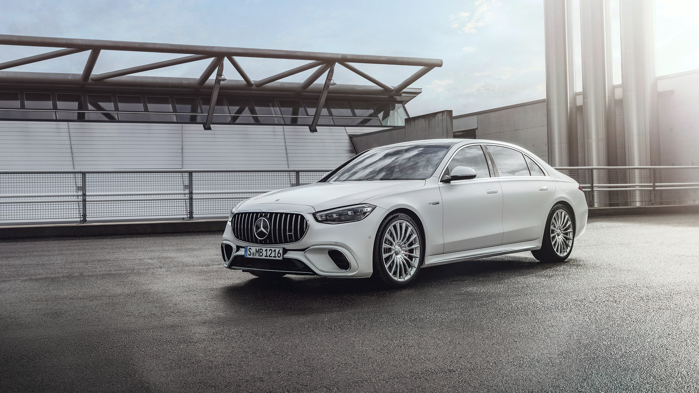Mercedes-AMG S63 header – quarter