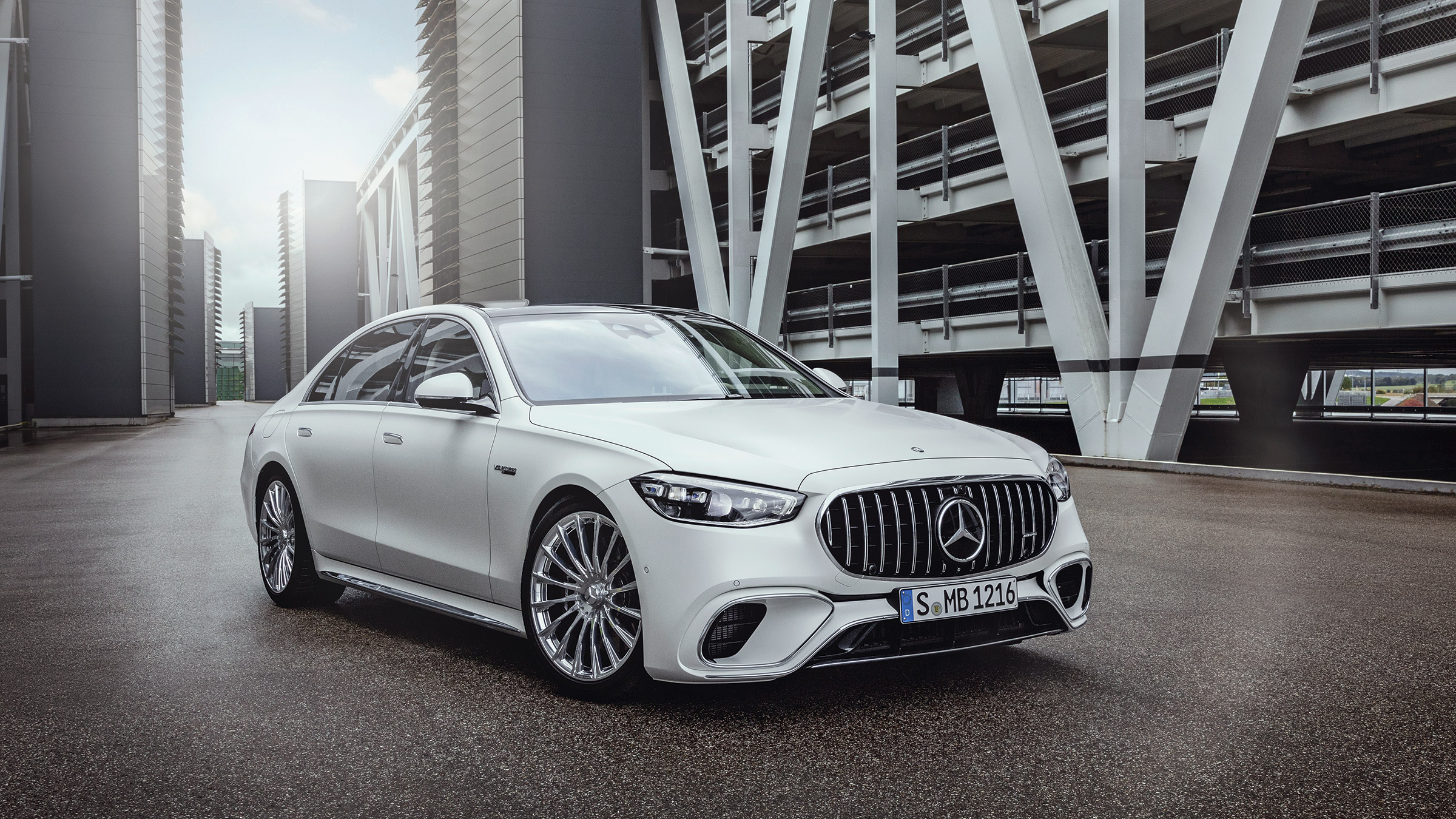 Mercedes-AMG S63 header – static