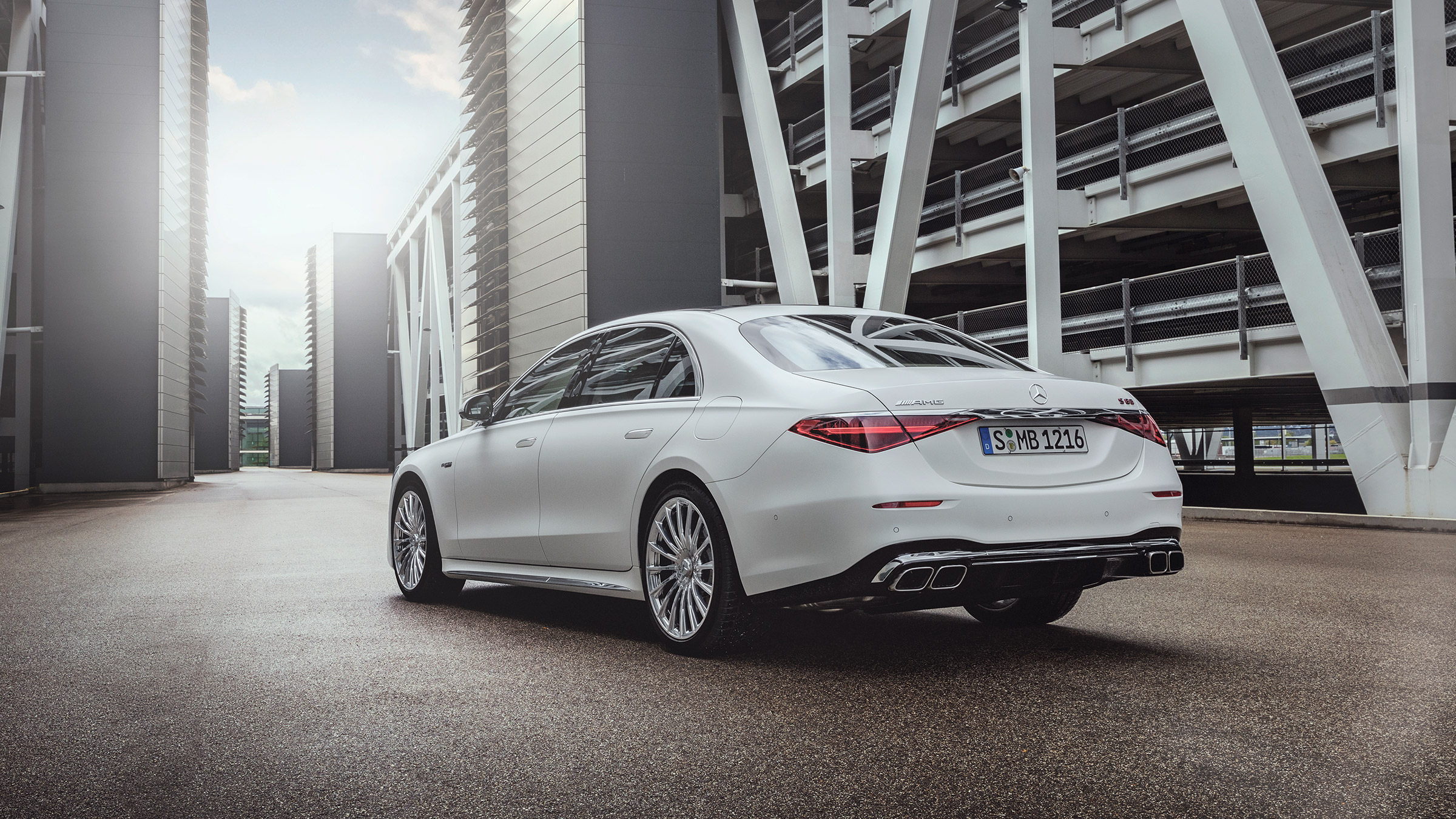 Mercedes-AMG S63 header – rear static