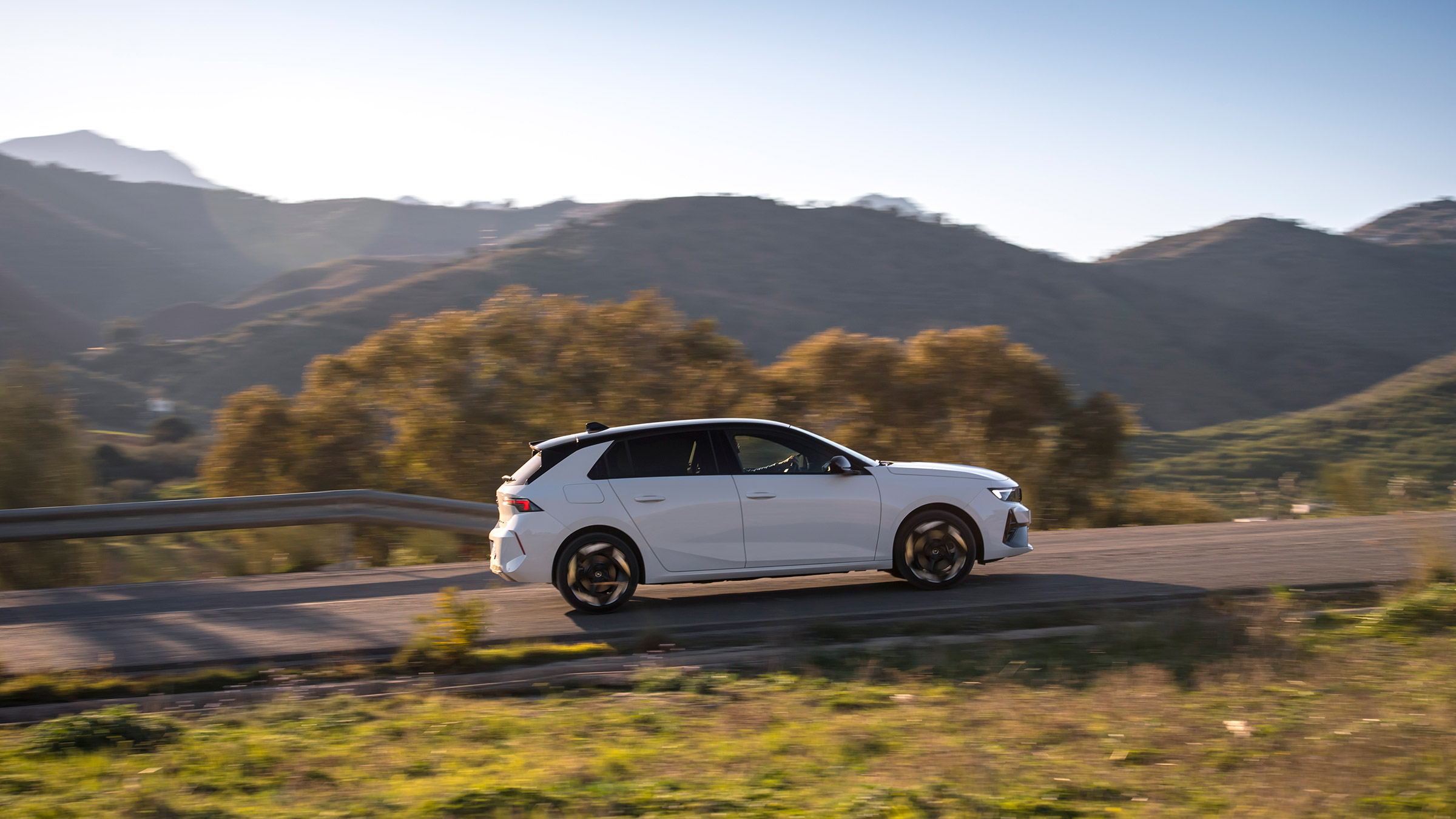 Vauxhall Astra GSe – side