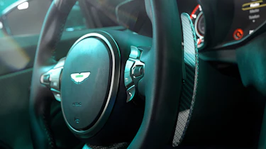 Aston Martin DBS770 – paddles