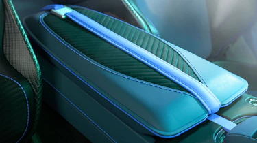 Aston Martin DBS770 – console