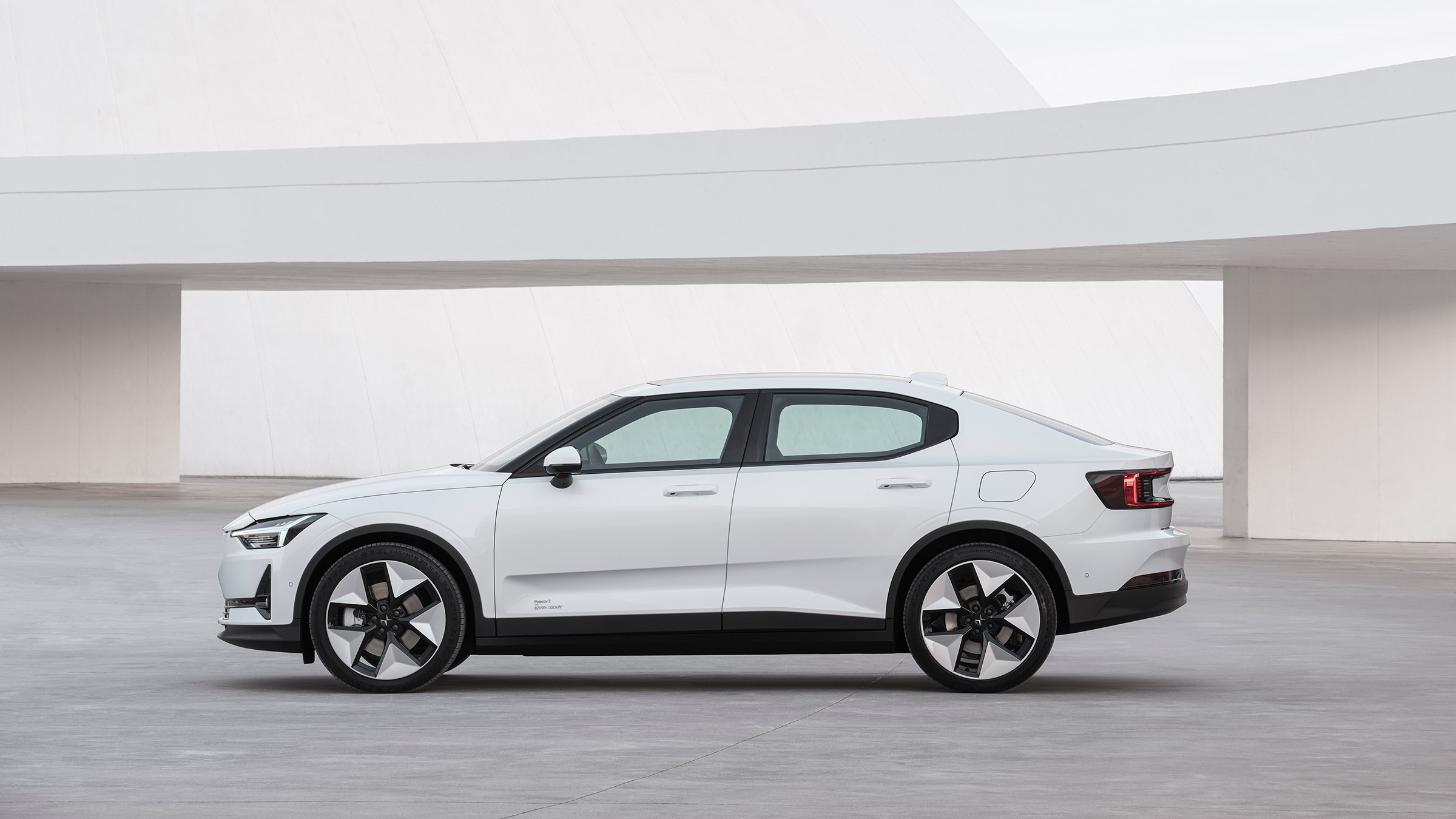 Polestar 2 MY24 – side