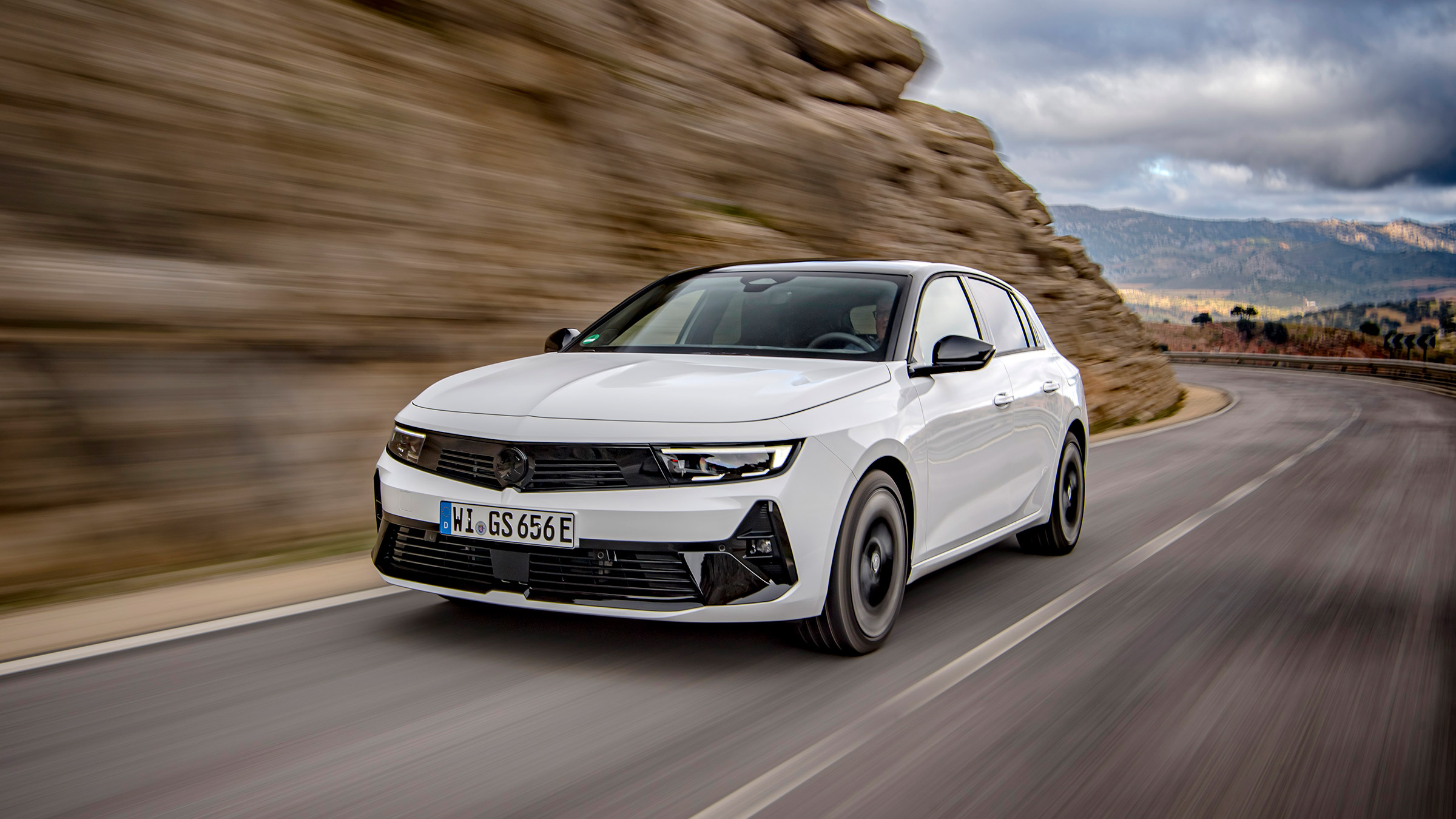 Vauxhall Astra GSe – tracking