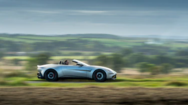 Aston Martin Vantage Roadster – side