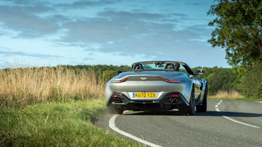 Aston Martin Vantage Roadster – action