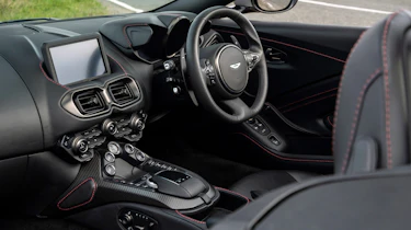 Aston Martin Vantage Roadster – steering wheel