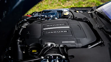 Jaguar F-type P450 FF – engine