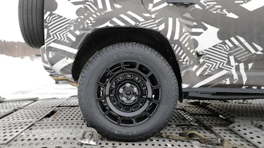 Land Rover Defender SVR