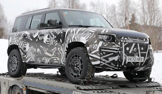 Land Rover Defender SVR