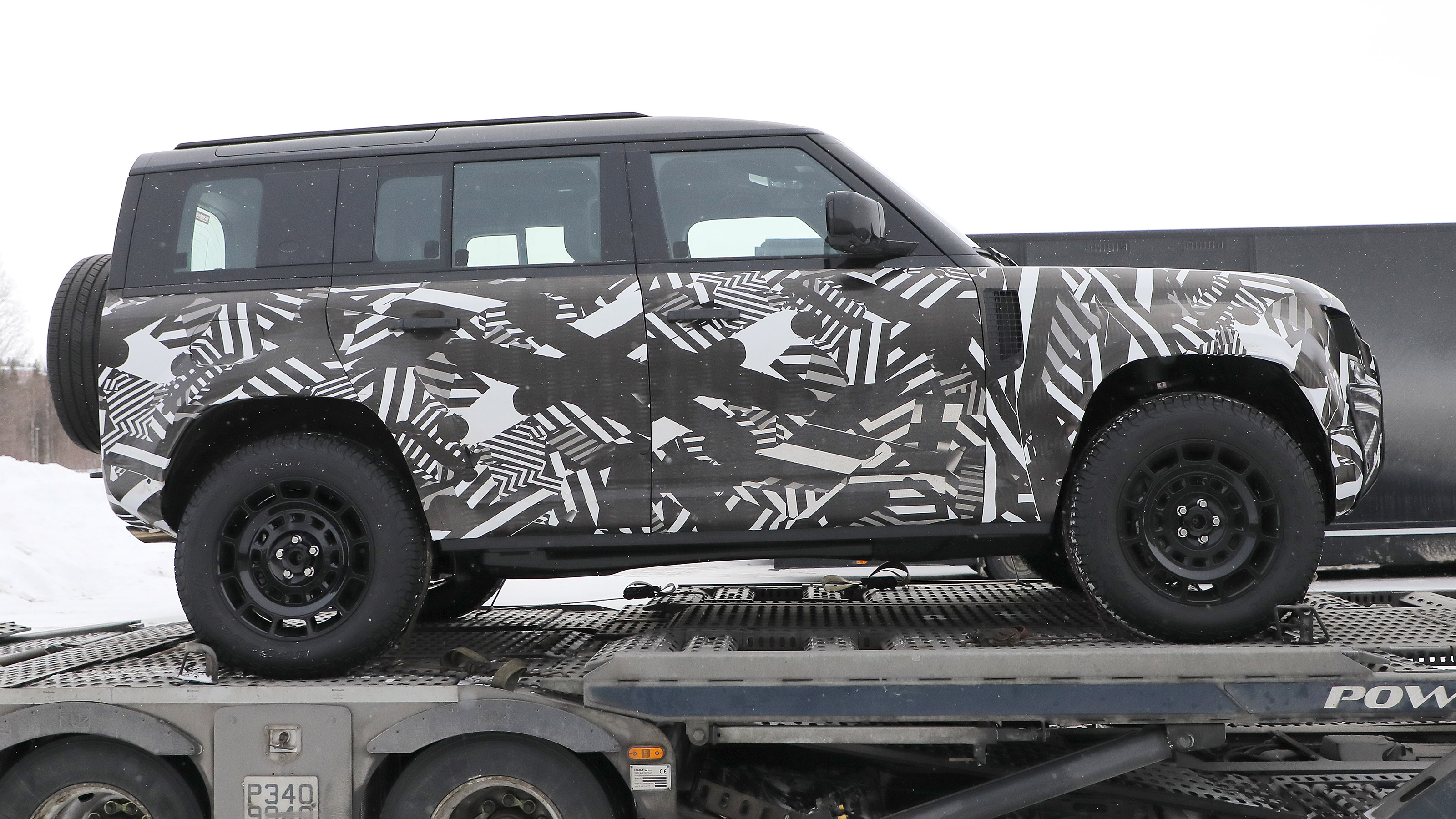 Land Rover Defender SVR