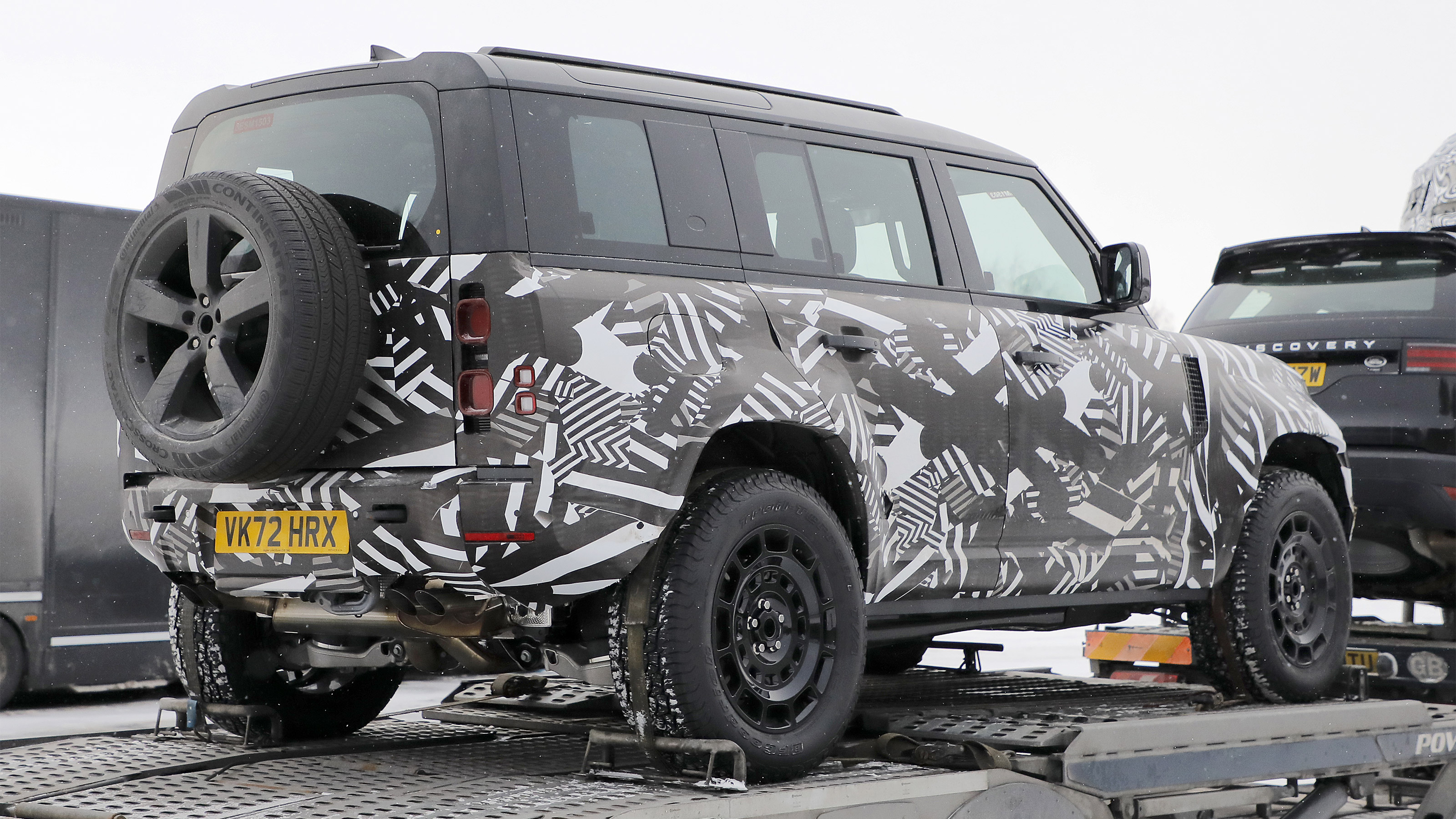 Land Rover Defender SVR