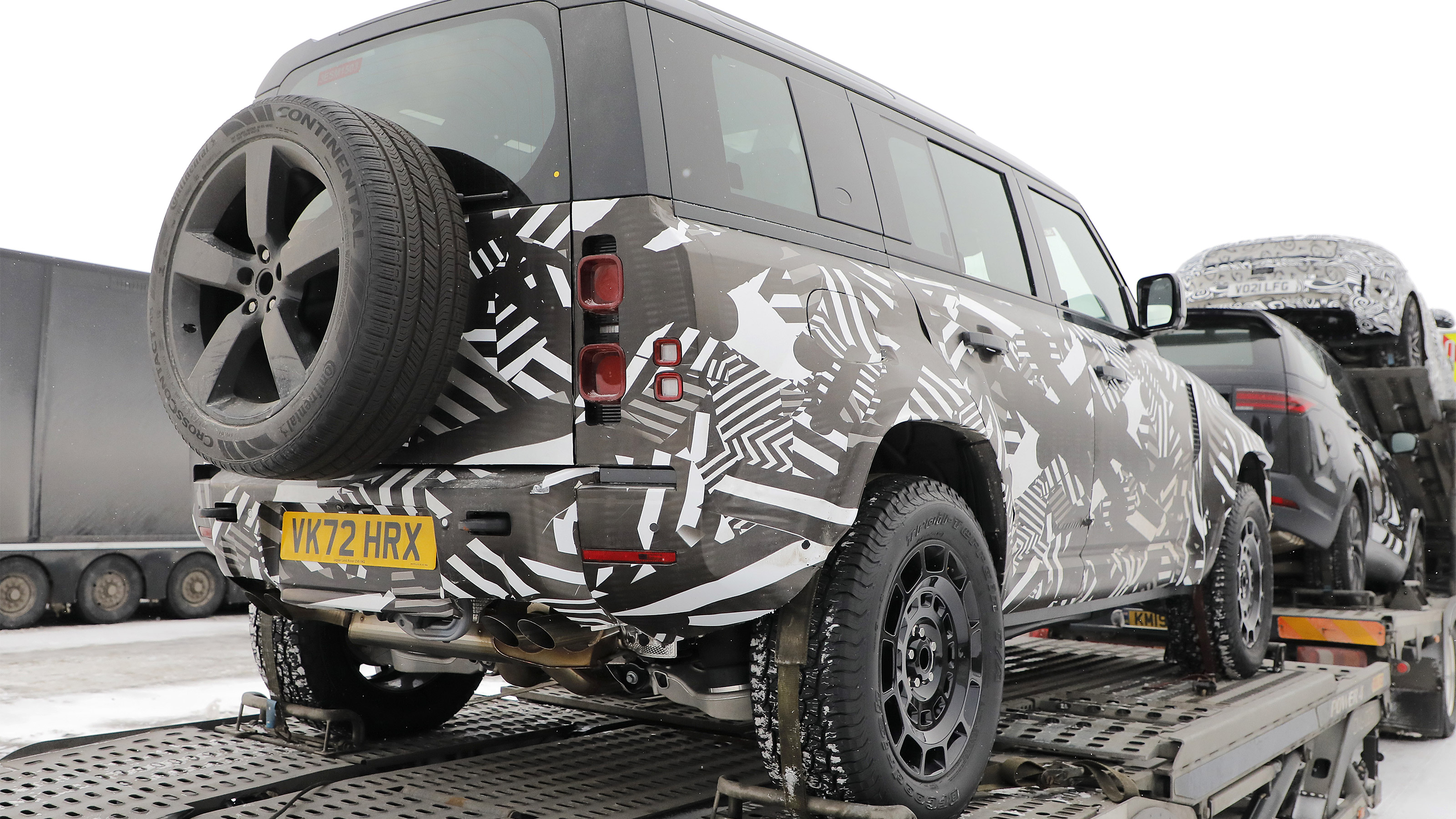 Land Rover Defender SVR
