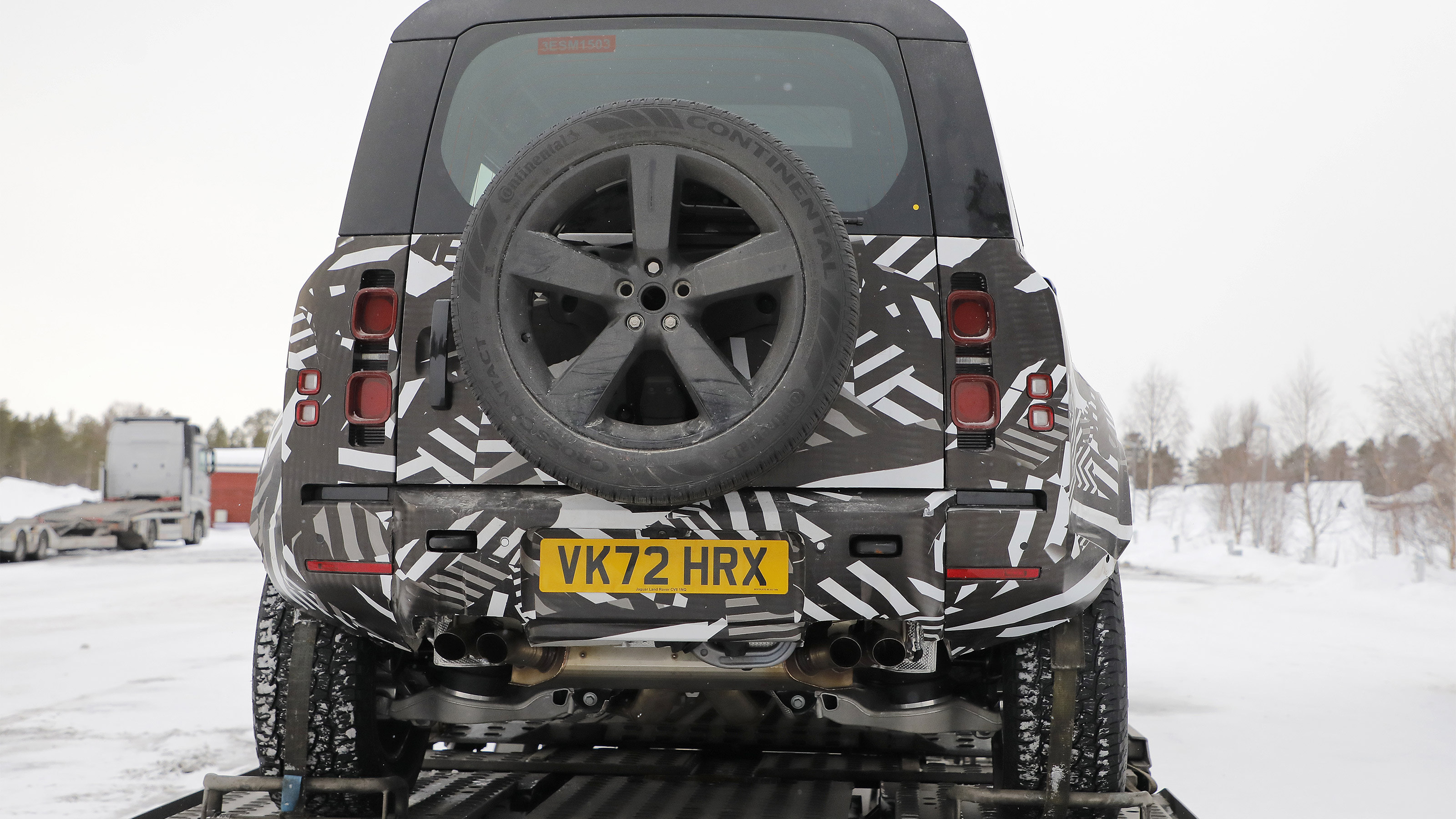 Land Rover Defender SVR