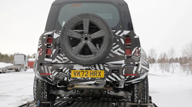 Land Rover Defender SVR