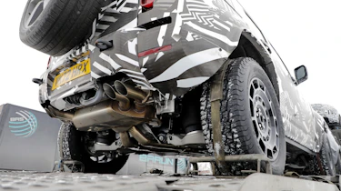Land Rover Defender SVR