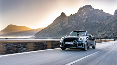 Mini Cooper S E Convertible – front tracking