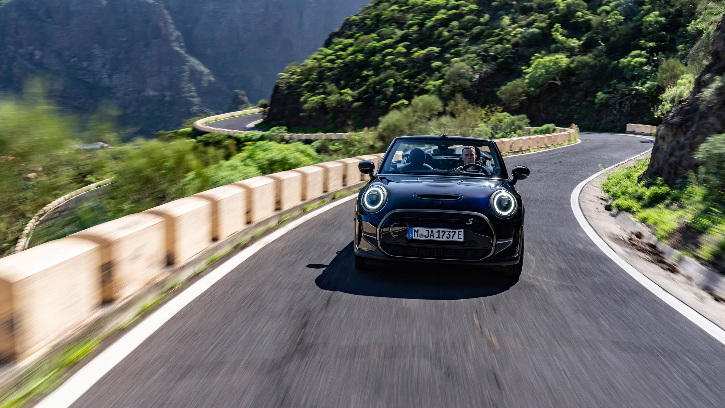 Mini Cooper S E Convertible – front