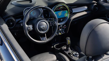 Mini Cooper S E Convertible – dash