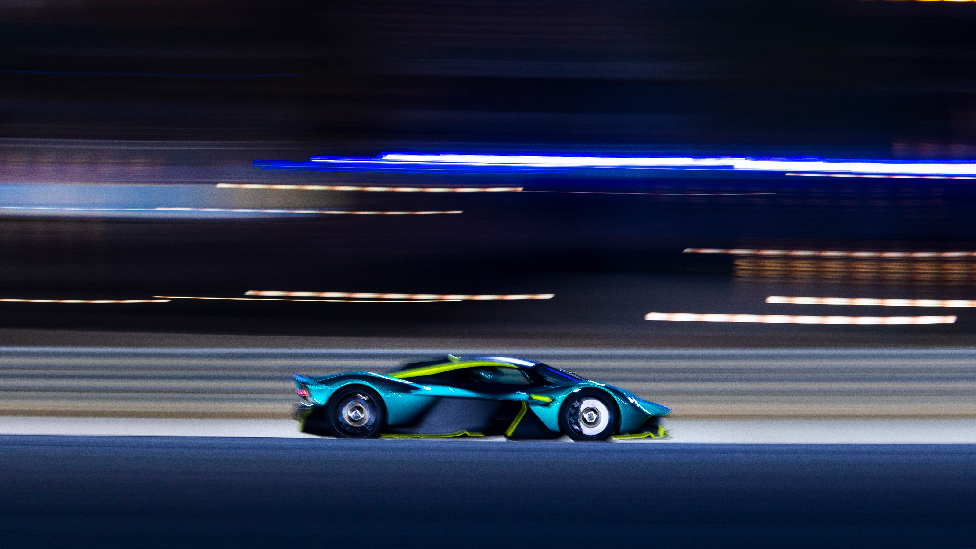 Aston Martin Valkyrie - pan
