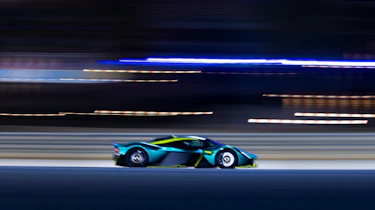 Aston Martin Valkyrie - pan