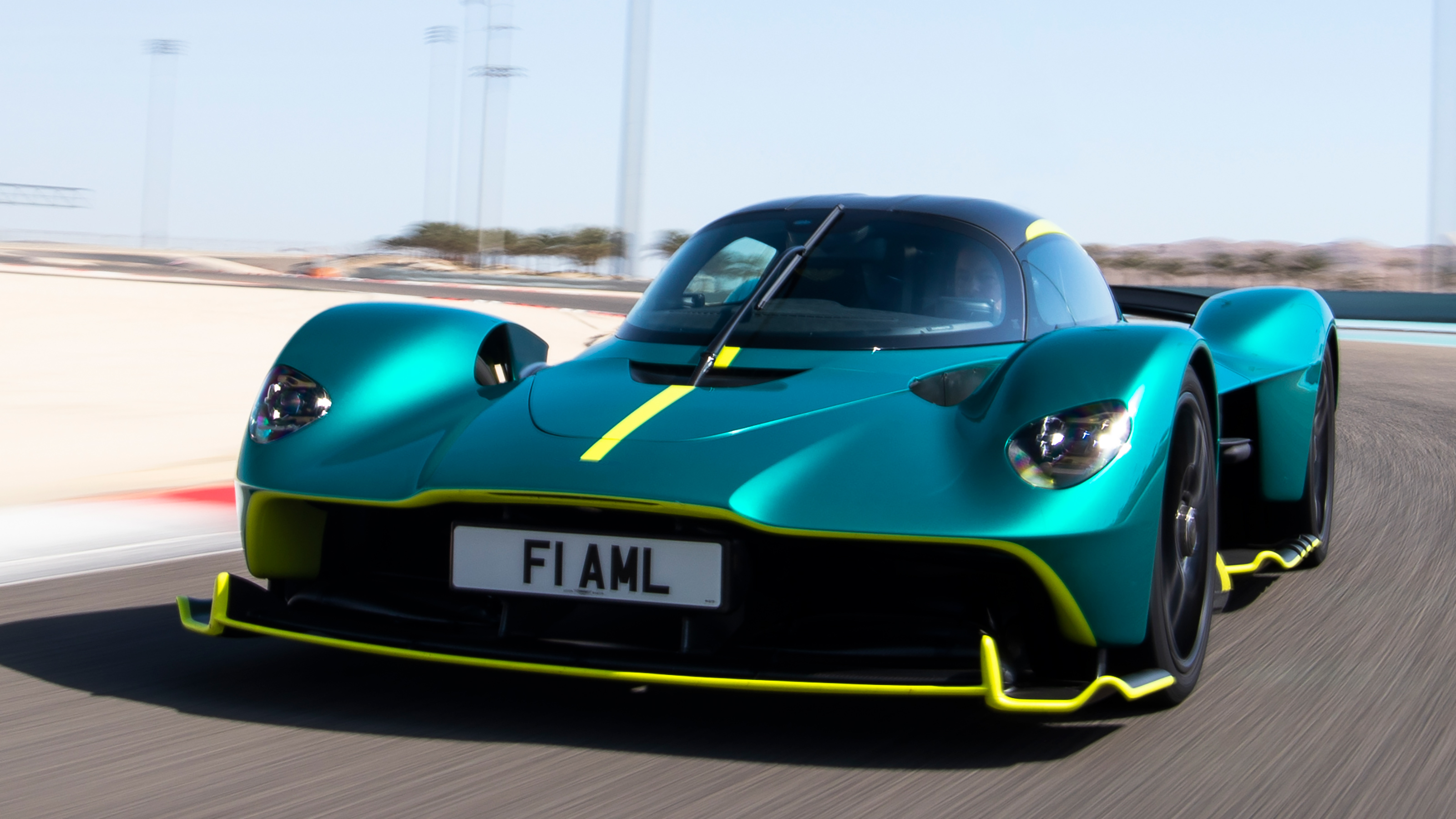 Aston Martin Valkyrie - front tracking