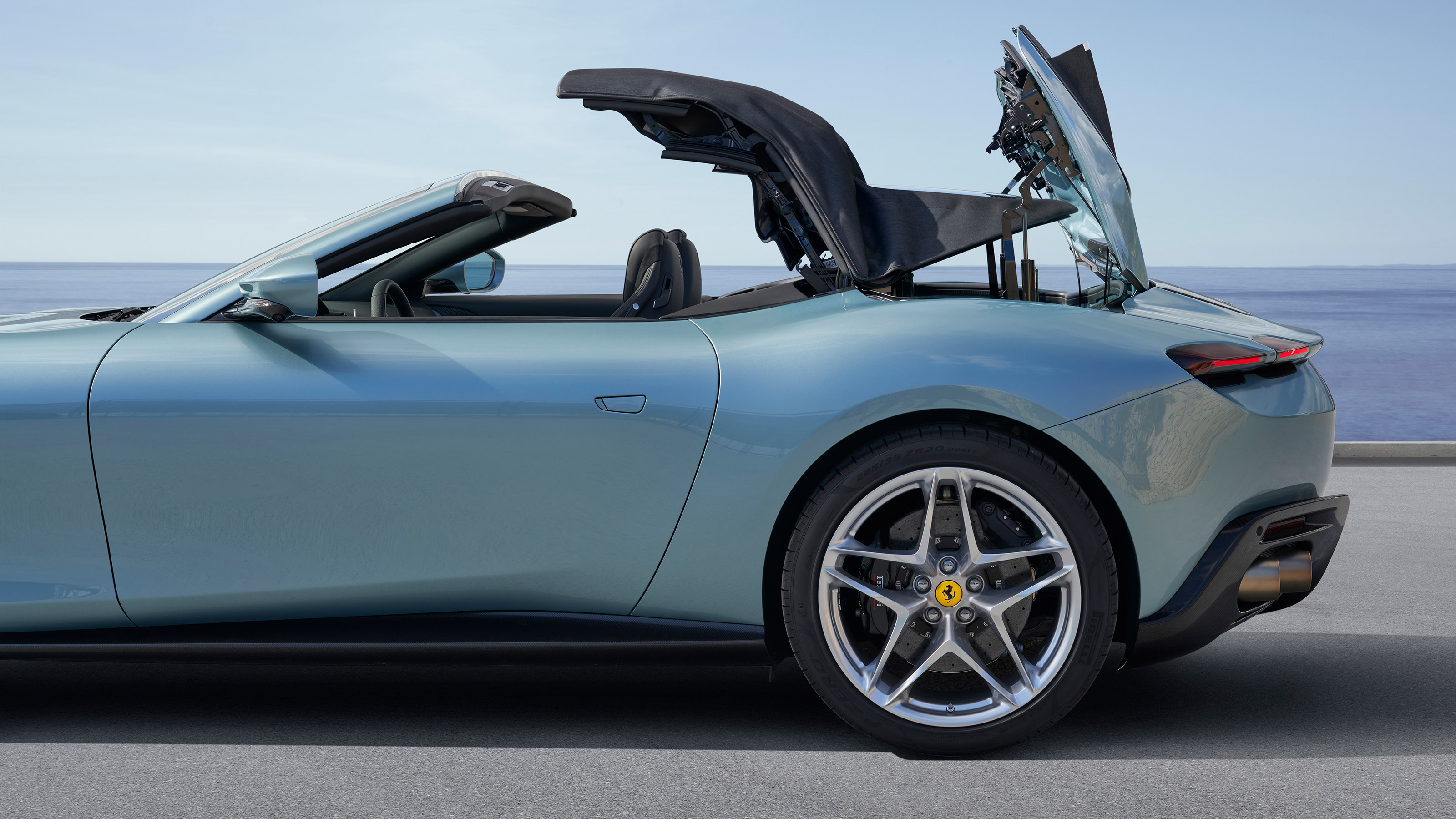 Ferrari Roma Spider