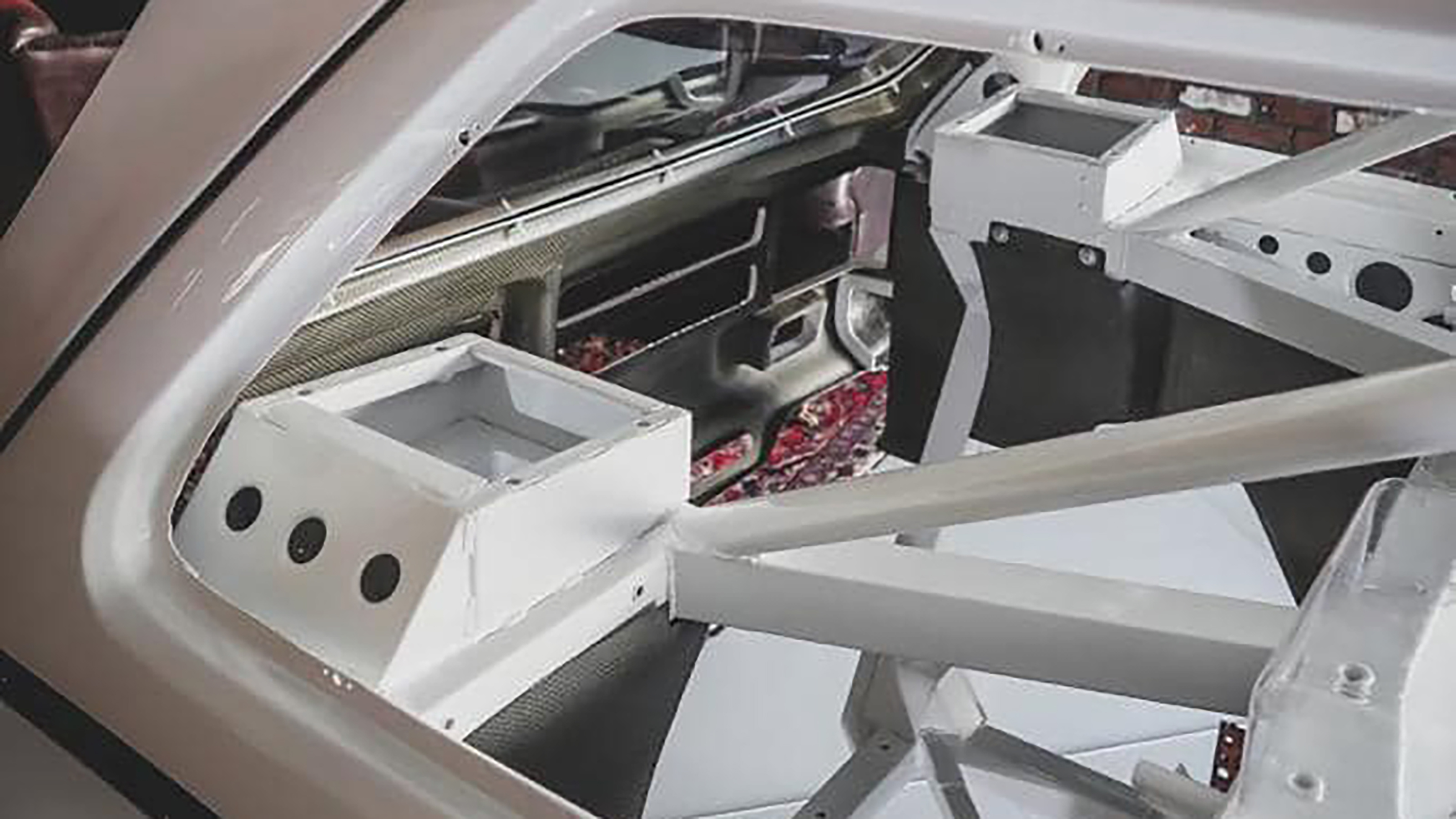 MST Metro 6R4 - rear cage