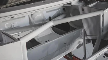 MST Metro 6R4 - roll cage