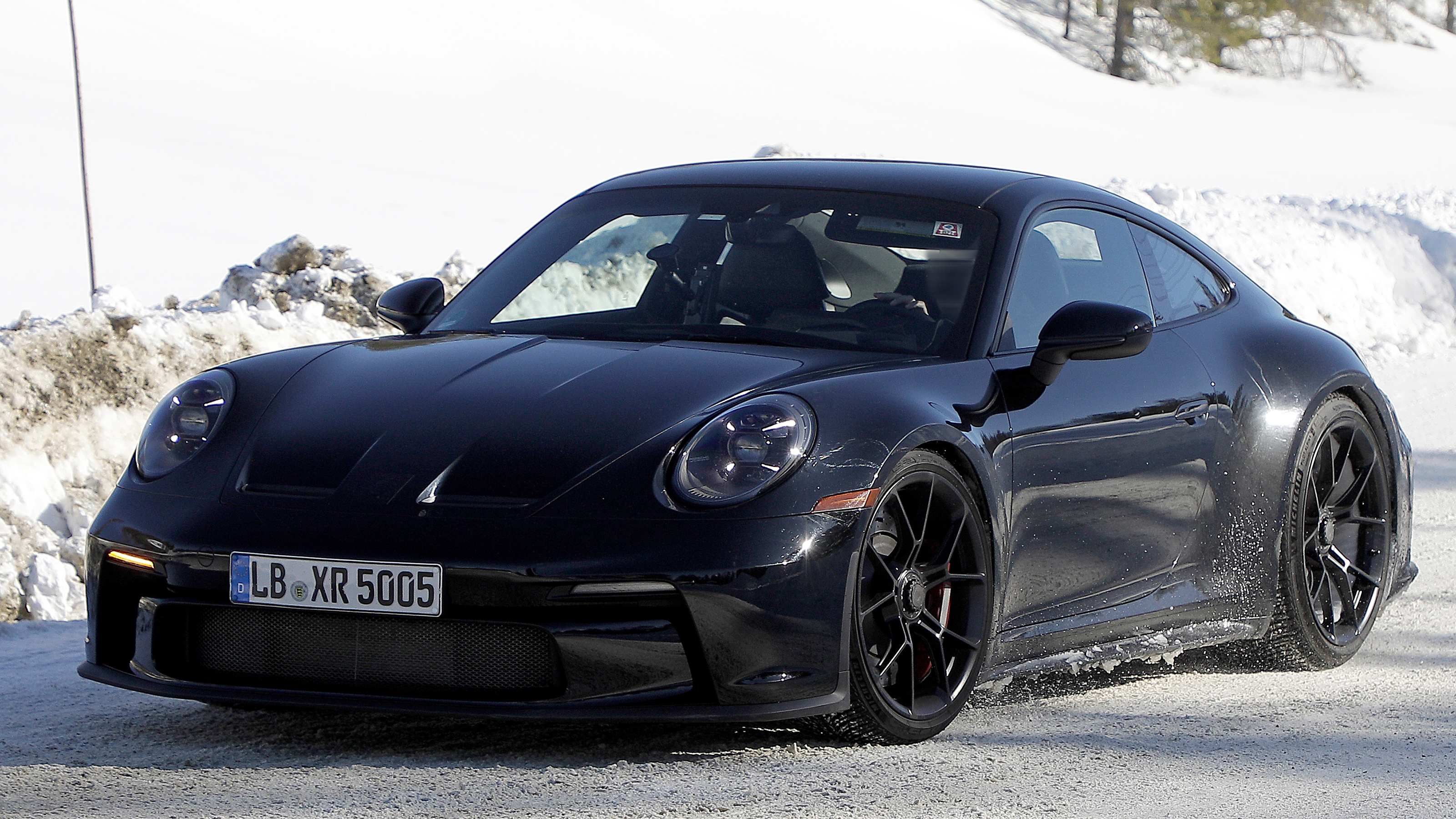Porsche 911 992.2 GT3 Touring - front 2