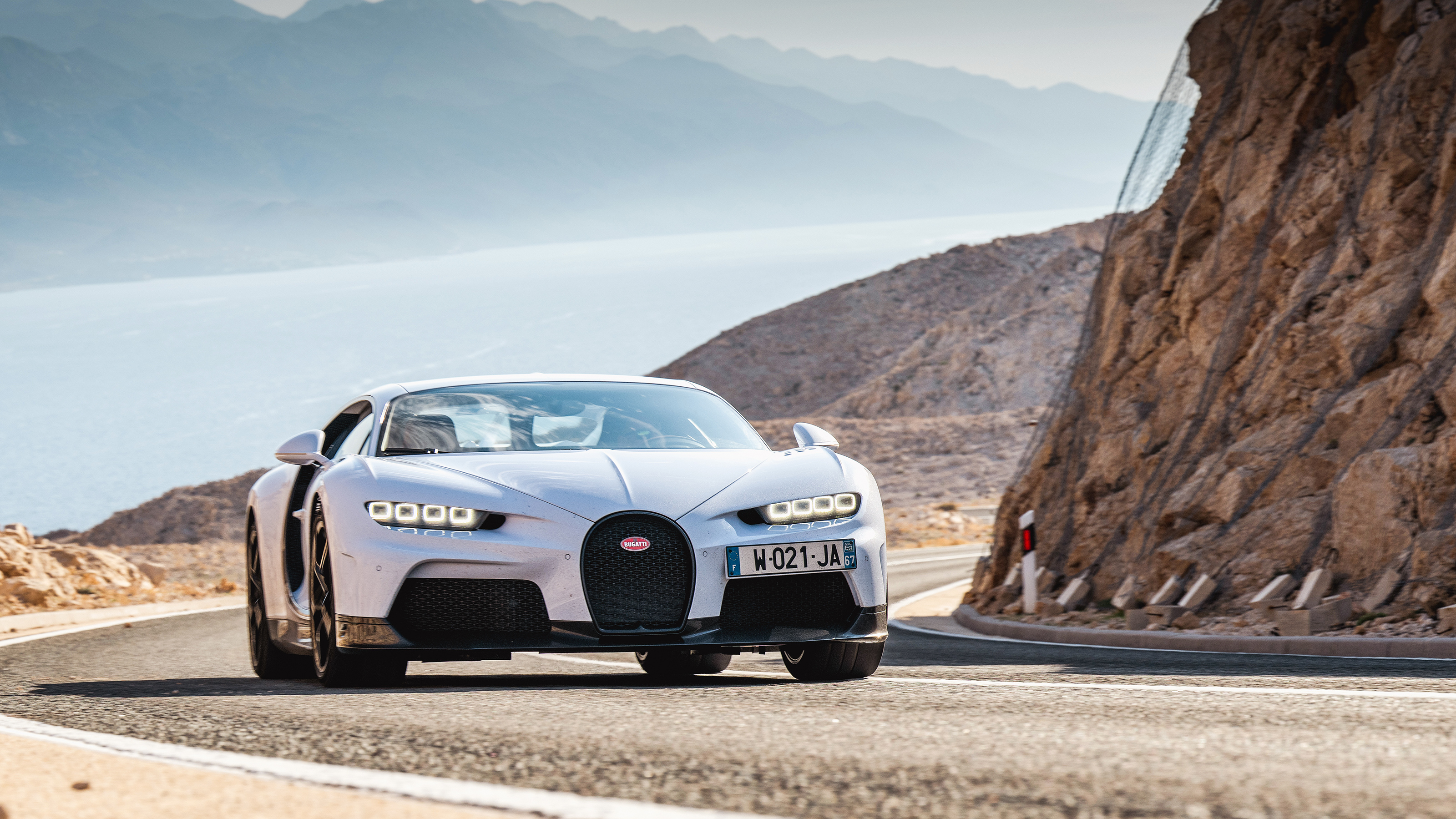 Rimac Nevera vs Bugatti Chiron Super Sport - Bugatti front