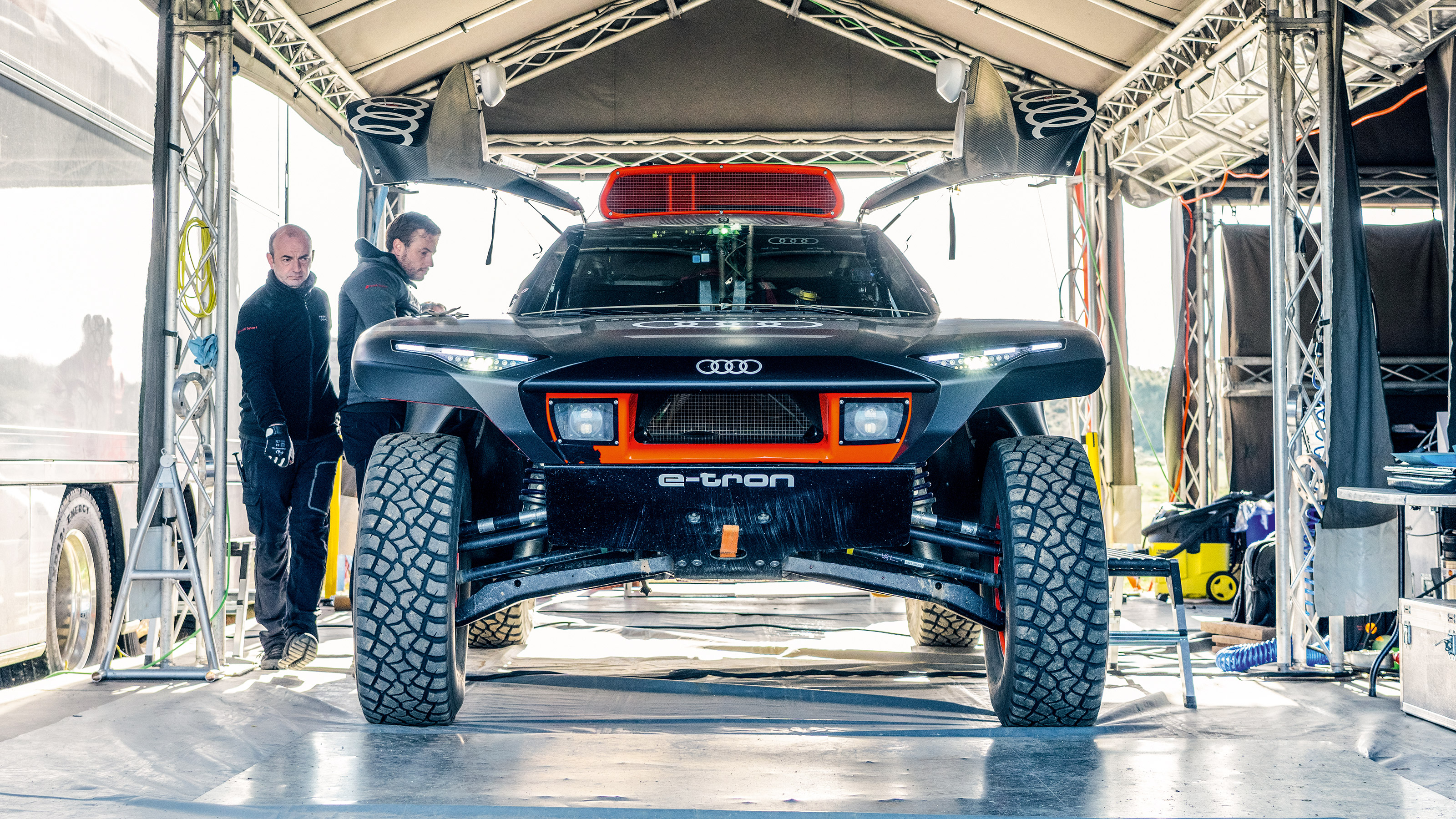 Audi RS Q e-tron dakar drive