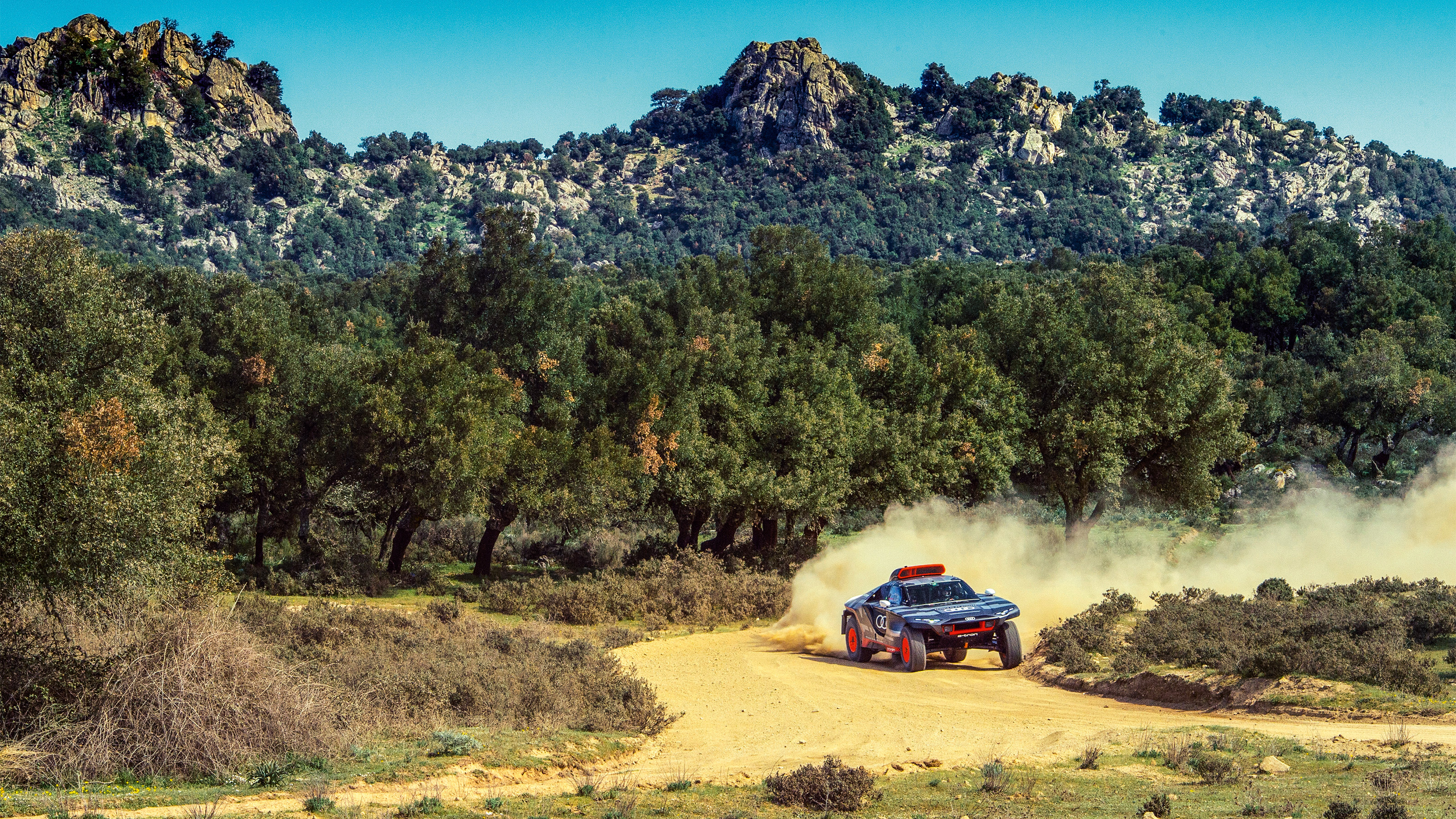 Audi RS Q e-tron dakar drive