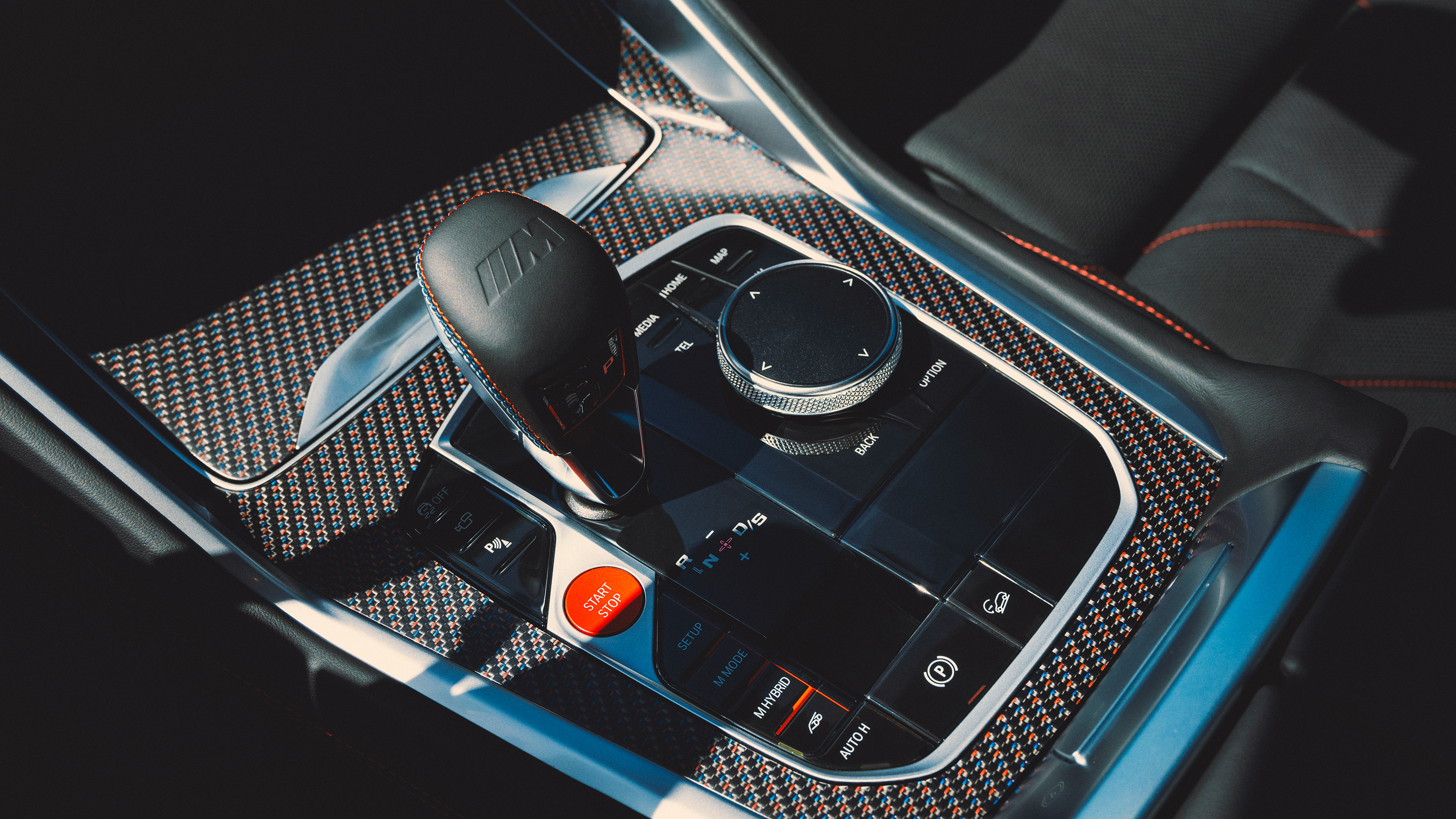 BMW XM Label Red – centre console