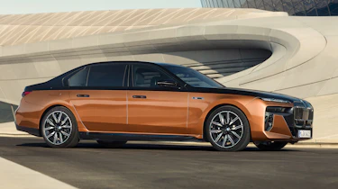 BMW i7 M70 - side