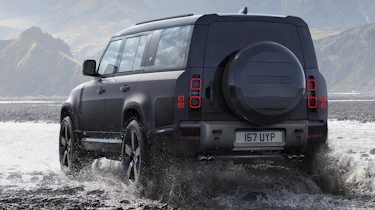 Land Rover Defender 130 V8 - rear