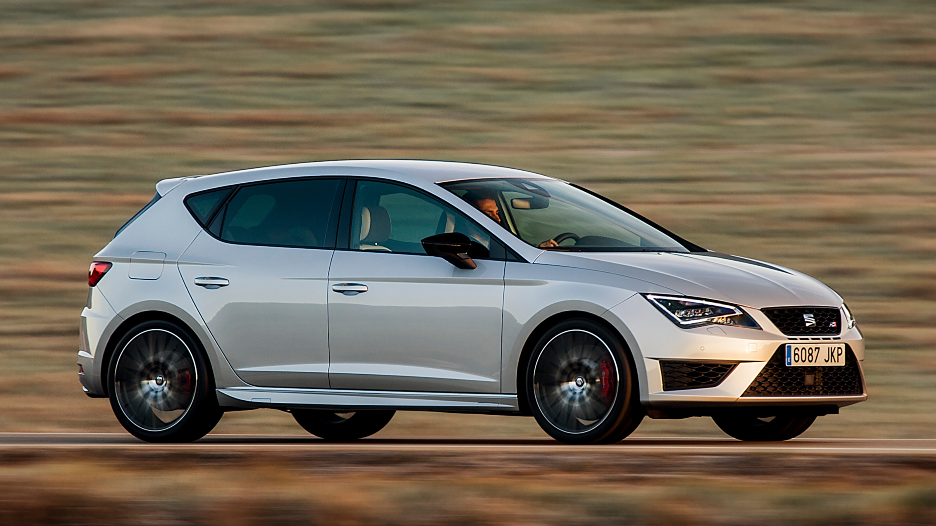Seat Leon Cupra 290 - panning shot